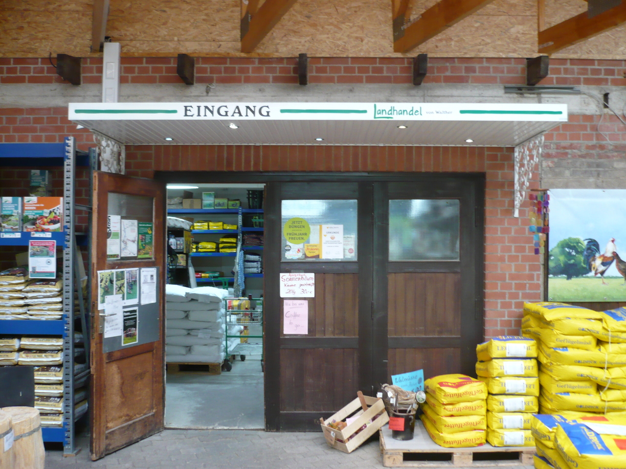 Eingang zum Hofladen unter Vorhalle